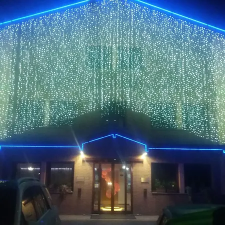 Orange Motel-2